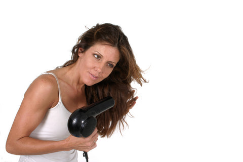 لحماية شعرك من المشاكل في فصل الصيف… هذه النصائح مفيدة لكِ!