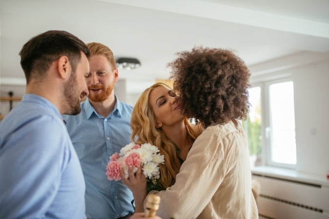 لحلم زيارة الأقارب تفسيرات عديدة… إكتشفيها الآن!