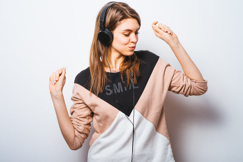 ماذا تعرفين عن الرقص والغناء في المنام؟