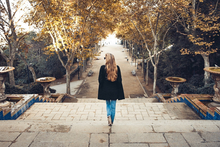 هل راودكِ حلم نزول الدرج بخوف؟ هذه دلالاته