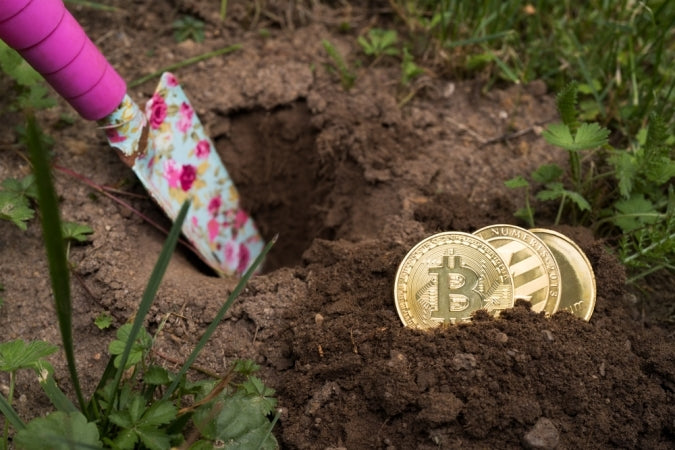 حلم الذهب المدفون في التراب… هل يجب أن يفرحك؟