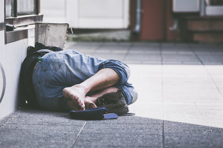 حلم النوم في الشارع… دليل على الخسارة أو الربح؟