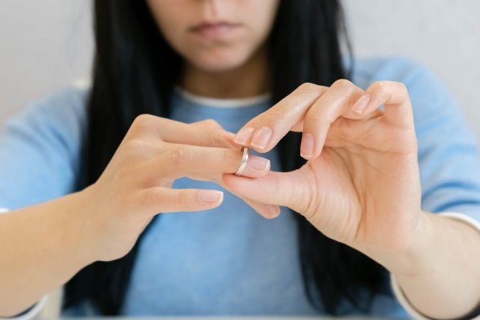 للعزباء… هذا ما يحمله لك حلم الطلاق من تفسيرات!