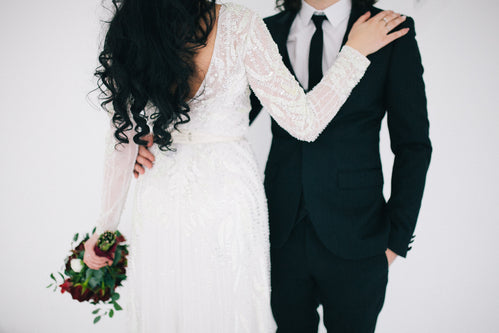 بالفيديو… عريس يركل عروسته على وجهها أمام المدعوين لحفل الزفاف!