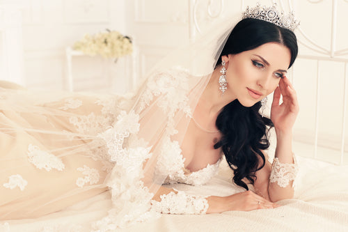 شعركِ طويل وتستعدّين لزفافك؟ اليكِ أجمل التسريحات