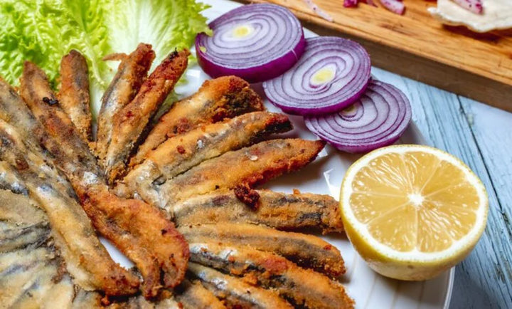 طريقة سهلة وسريعة… إليكِ كيفيّة تحضير طبق سمك الأنشوجة الشهيّ!