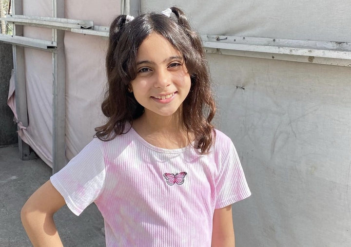 الطفلة ريناد من غزة… صنعت من الألم أمل وحقّقت نجومية باهرة!