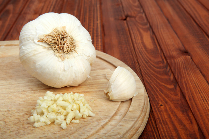 ما هي أفضل طريقة لتخزين الثوم المفروم؟